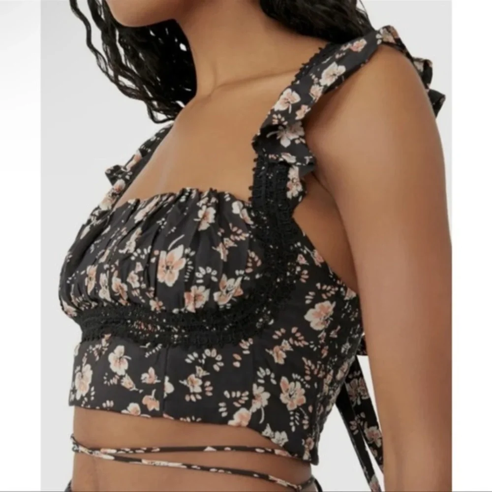 Free People Women’s Black Floral Ruffle Halter Cropped Top‎ Black Size 8